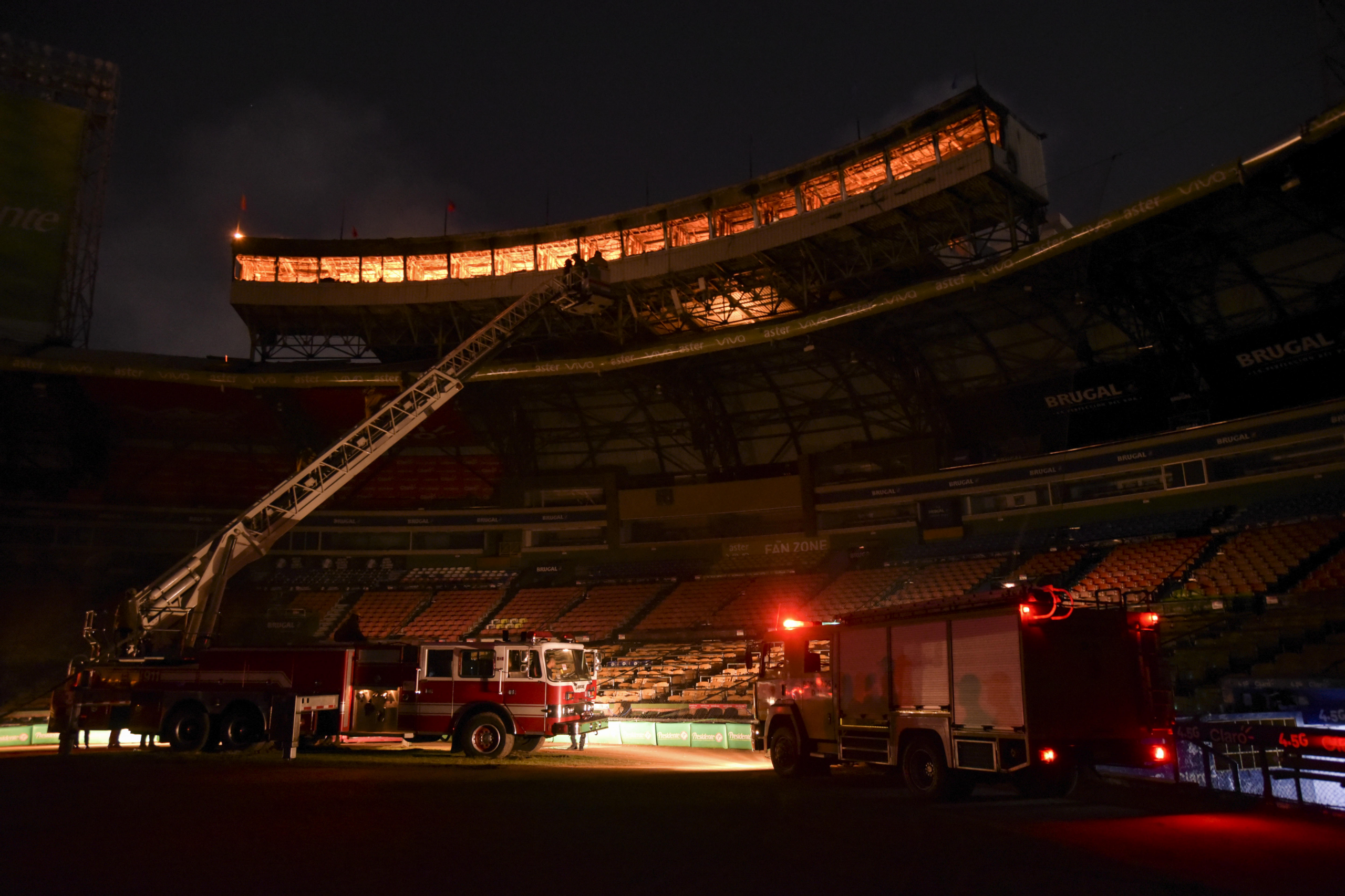 wp image 3674 scaled - Un incendio destruye parte del estadio Quisqueya de la capital dominicana