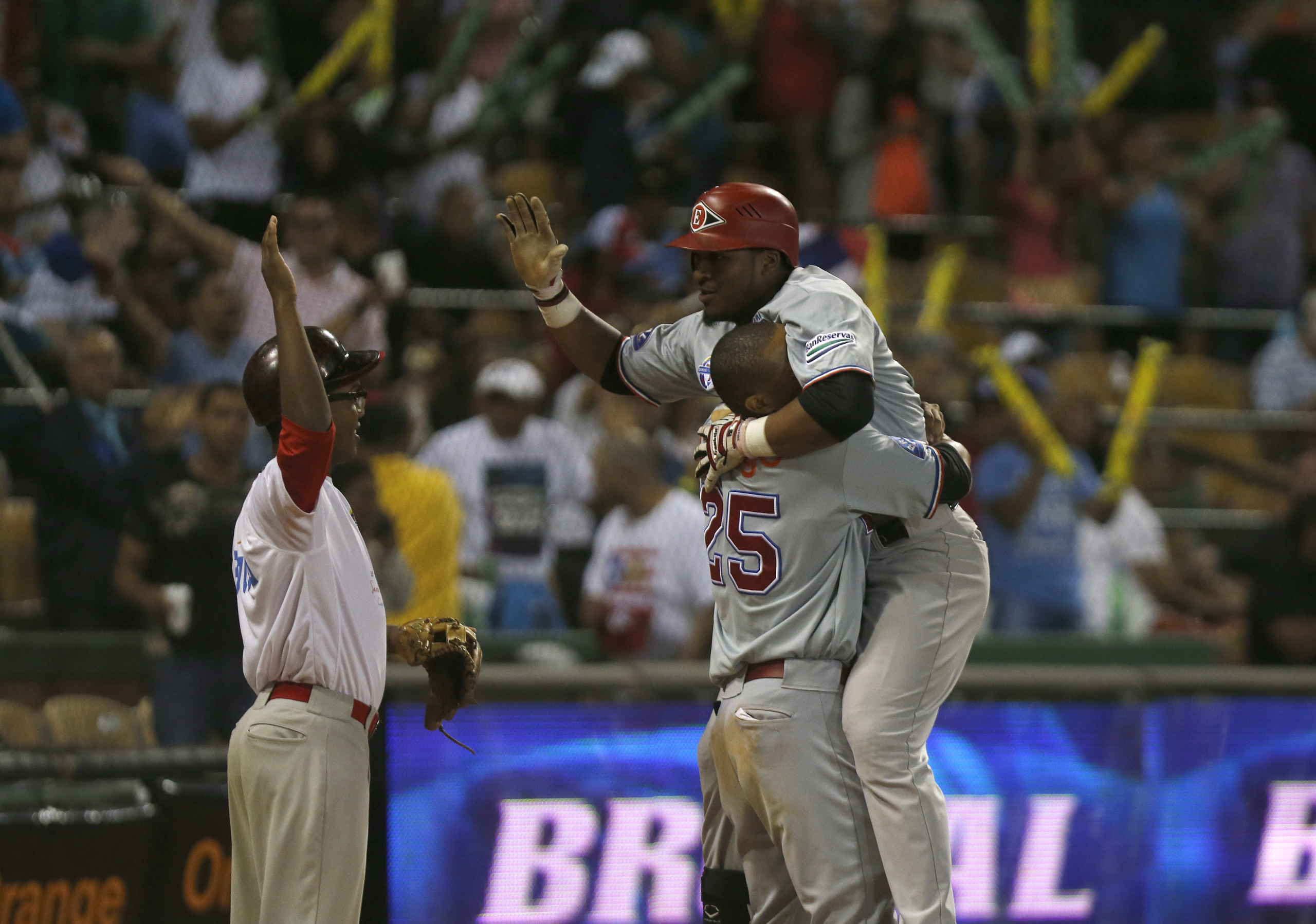 wp image 3742 scaled - Leones y Gigantes se colocan a medio juego del liderato en el béisbol dominicano