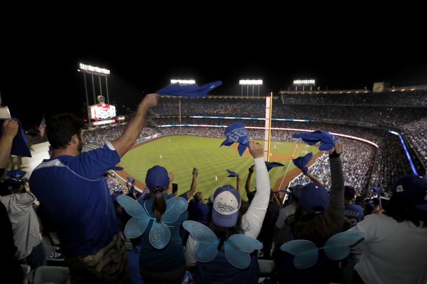 Dodgers - Dodgers con fotos de sus fans en sus gradas, compra tu carita desde 299 por toda la temporada