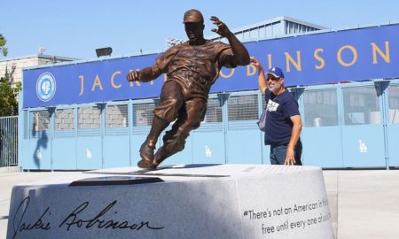 Jackie Robinson 450x270 - Jackie Robinson, marcó huella en el beisbol, dentro y fuera del campo