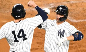 Kyle Higashioka 300x180 - Tres palos de Higashioka ayudan a Yankees