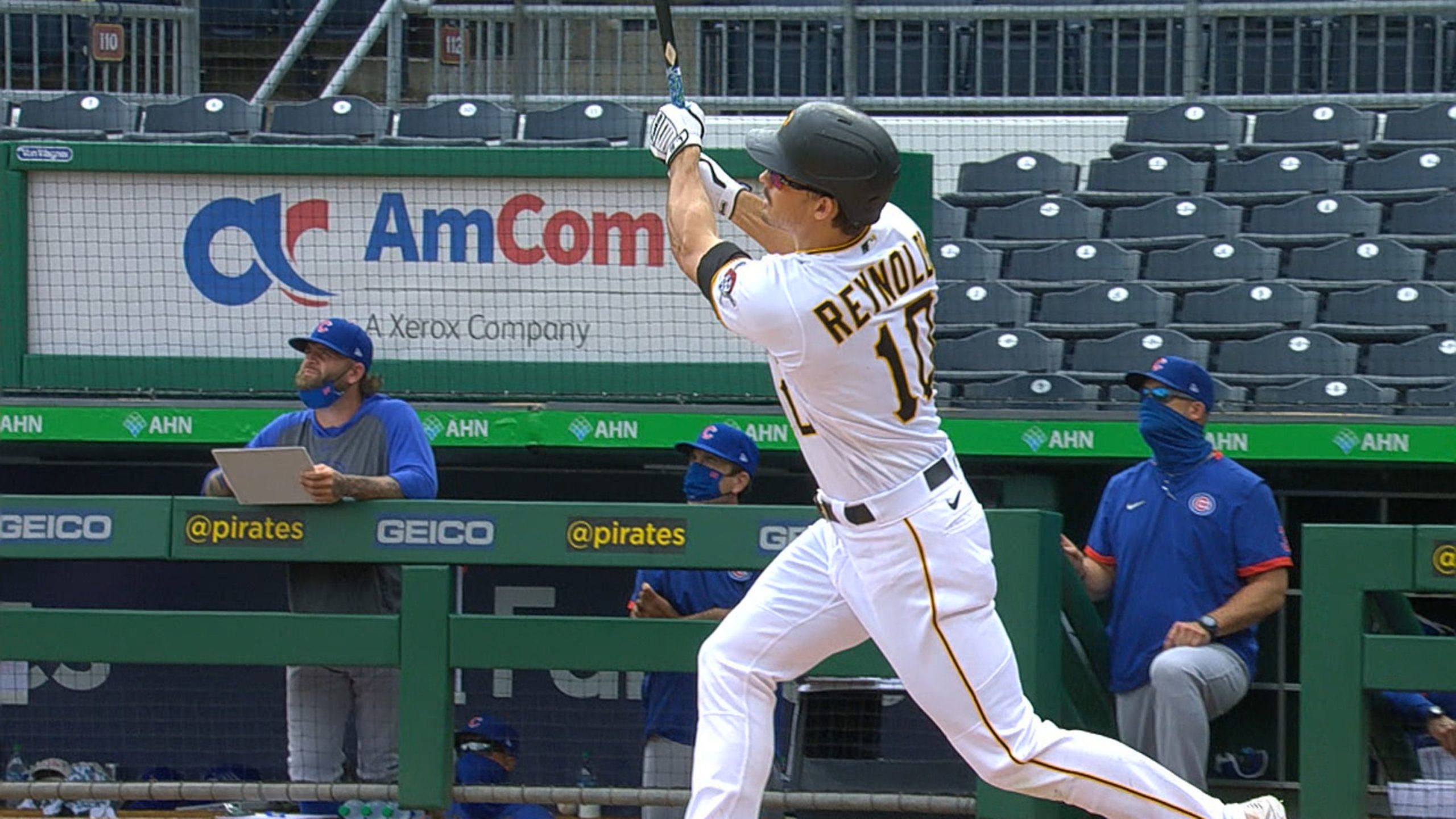 Reynolds Pittsburgh scaled - Reynolds empuja a los Pirates sobre Cubs