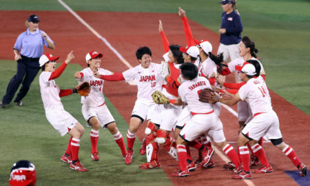 japan softball olympic gold 450x270 - Japón se cuelga la medalla de oro en softball